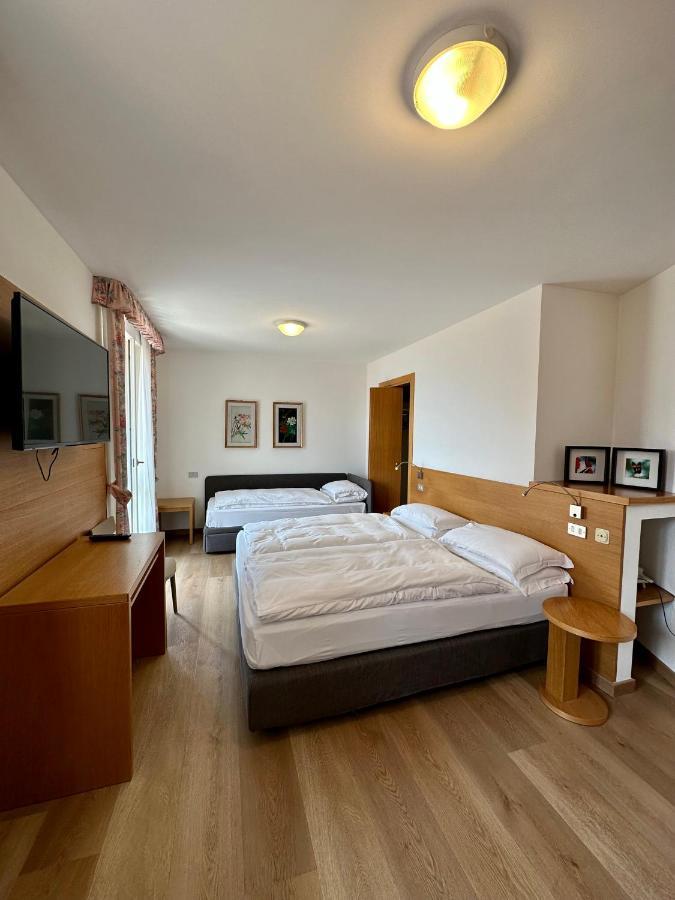 Hotel Miralago Bossico Esterno foto
