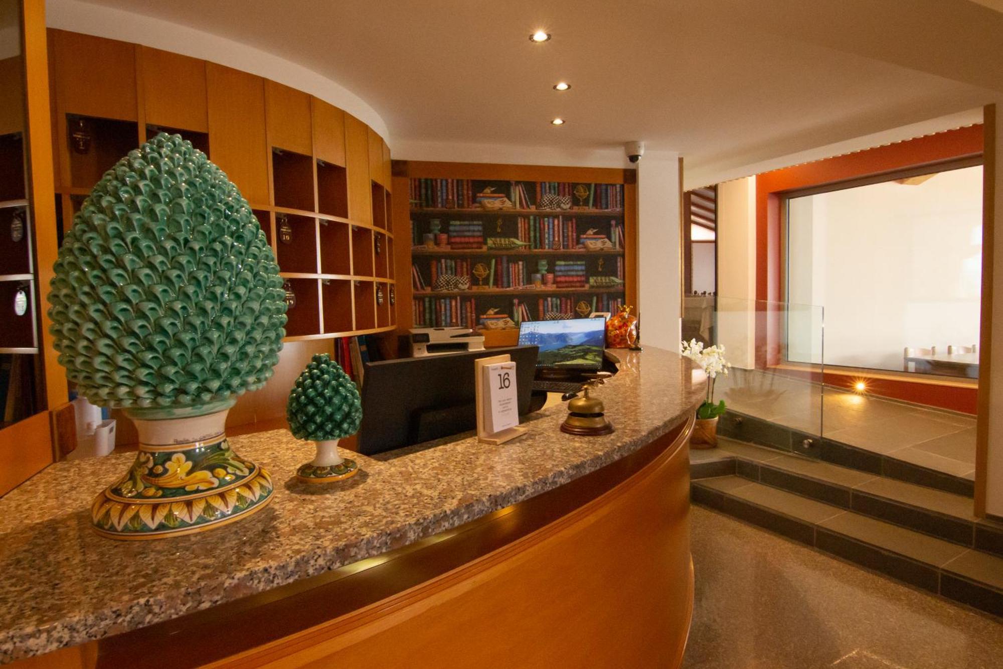 Hotel Miralago Bossico Esterno foto